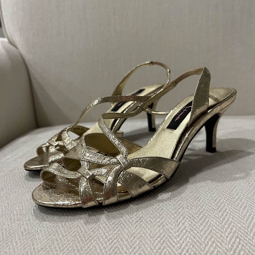 NWOT Nina kitten heel Gold Sandals Size 36.5